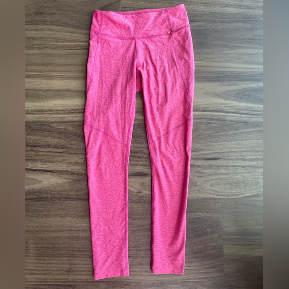 Outdoor Voices 3/4 warm up leggings in flamingo pink. Size small - Picture 5 of 13